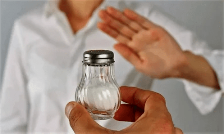 Rejection of salt in diet for weight loss