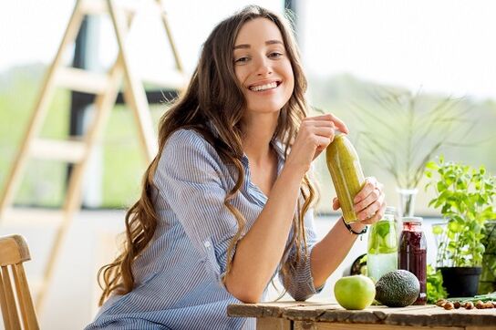 Girl drinking green smoothie for weight loss